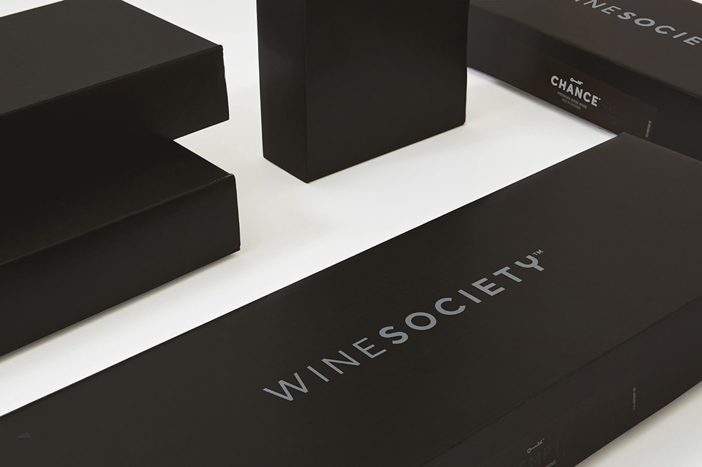 WineSociety優(yōu)質(zhì)葡萄酒品牌戰(zhàn)略定位和品牌策劃，餐飲品牌策劃，餐飲品牌設(shè)計(jì)，品牌設(shè)計(jì)公司，深圳品牌設(shè)計(jì)，左右格局