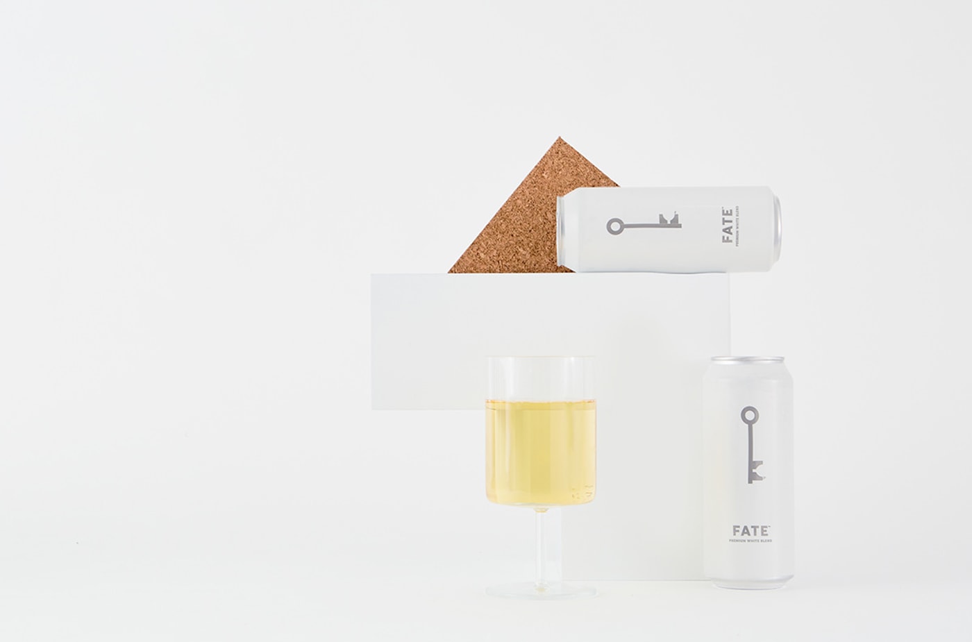 WineSociety優(yōu)質(zhì)葡萄酒品牌戰(zhàn)略定位和品牌策劃，餐飲品牌策劃，餐飲品牌設(shè)計(jì)，品牌設(shè)計(jì)公司，深圳品牌設(shè)計(jì)，左右格局