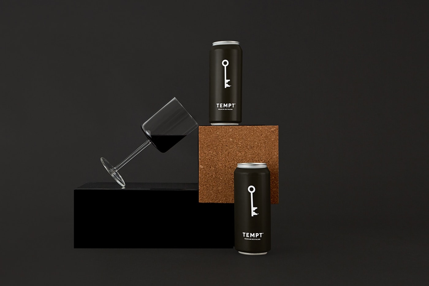 WineSociety優(yōu)質(zhì)葡萄酒品牌戰(zhàn)略定位和品牌策劃，餐飲品牌策劃，餐飲品牌設(shè)計(jì)，品牌設(shè)計(jì)公司，深圳品牌設(shè)計(jì)，左右格局