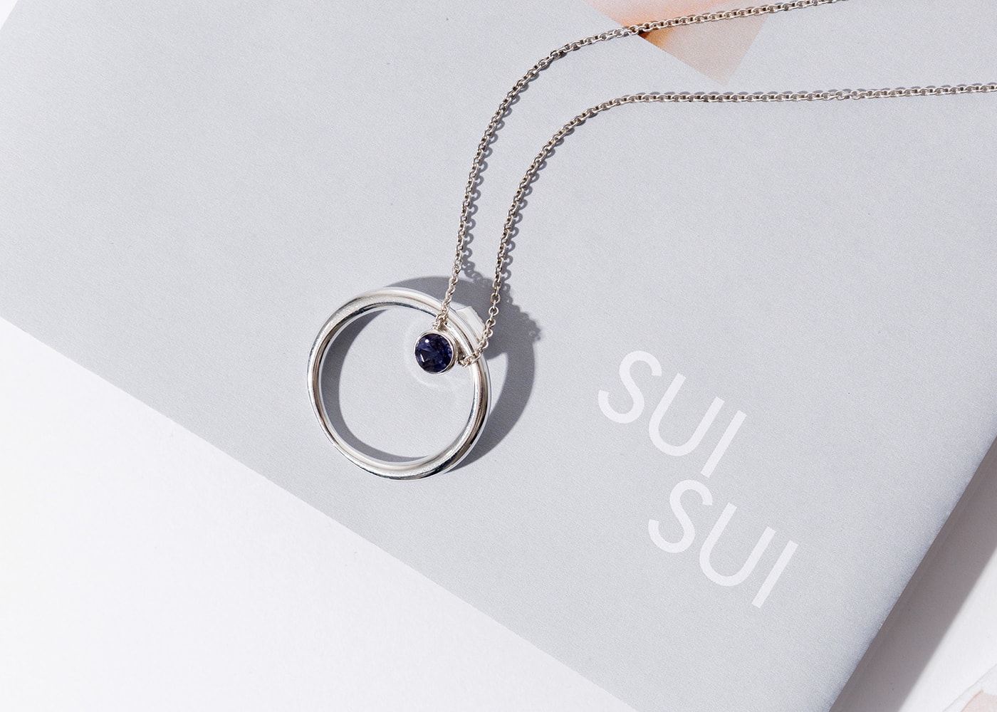 時尚 SuiSui 珠寶品牌設計和創(chuàng)意戰(zhàn)略定位，時尚珠寶品牌設計，品牌戰(zhàn)略定位，深圳品牌設計，左右格局
